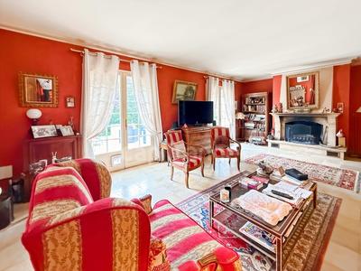 Maison - 180 m² - 8 pièces