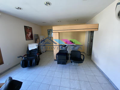 Local commercial - 100 m² - 3 pièces