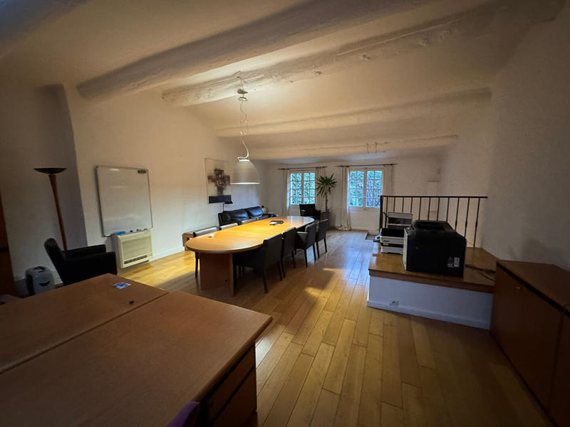 Bureau - 93 m² - 1 pièce