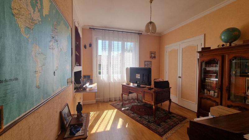 Maison - 210 m² - 6 pièces