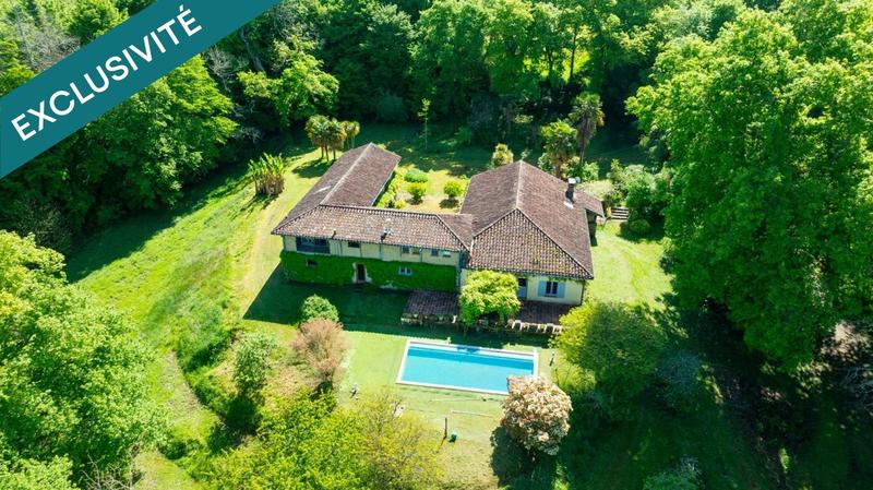 Maison - 335 m² - 10 pièces