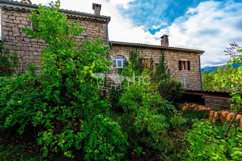 Maison - 204 m² - 8 pièces