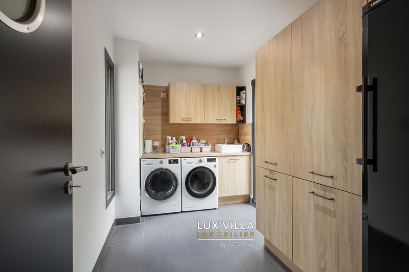 Villa - 240 m² - 6 pièces