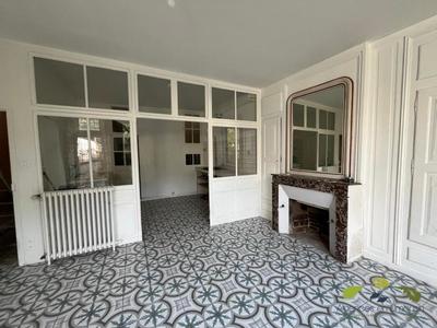Maison - 222 m² - 7 pièces