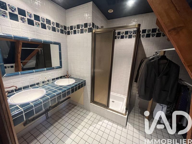 Maison - 255 m² - 8 pièces