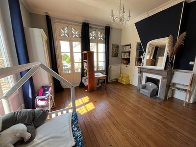 Maison - 220 m² - 7 pièces