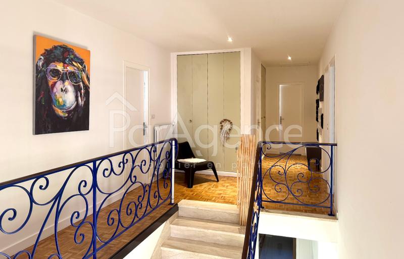 Maison - 290 m² - 9 pièces