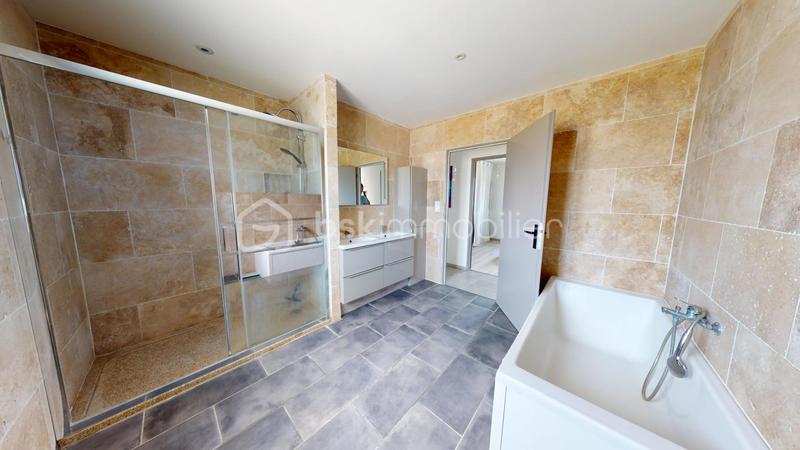 Maison - 121 m² - 6 pièces