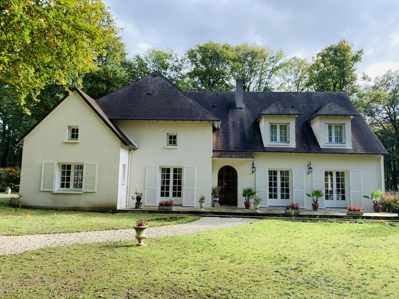 Propriété - 204 m² - 6 pièces