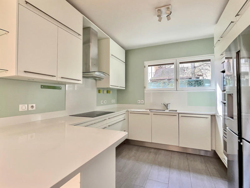 Maison - 203 m² - 7 pièces