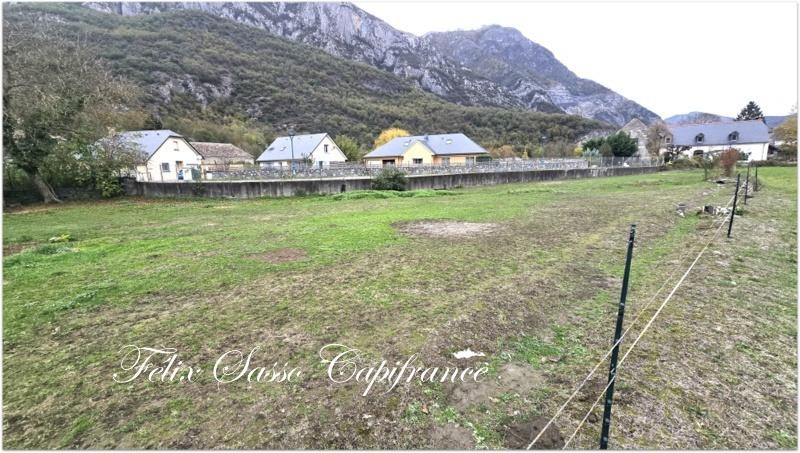 Terrain constructible - 900 m²