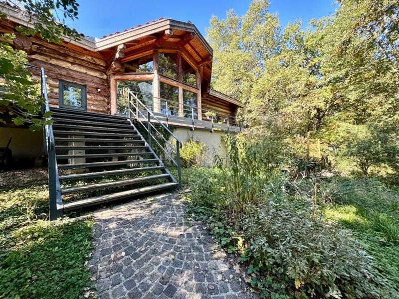 Propriété - 260 m² - 9 pièces