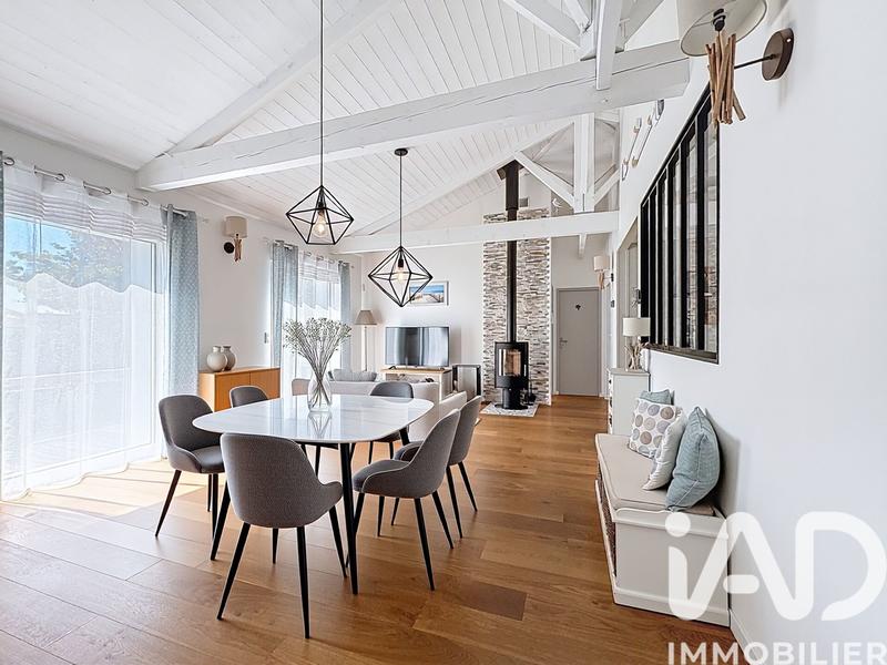 Maison - 185 m² - 8 pièces