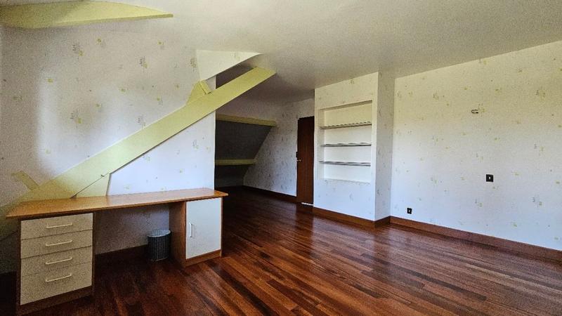 Maison - 247 m² - 7 pièces