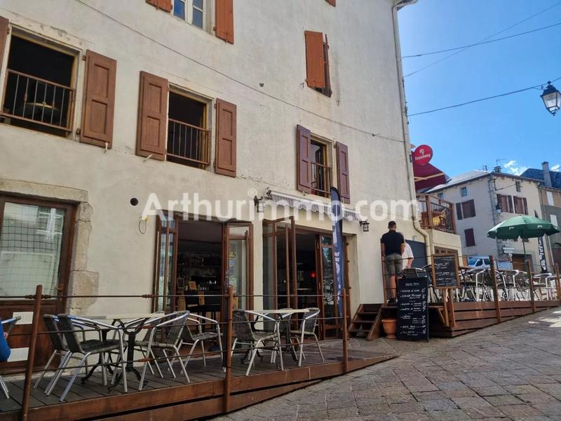 Magasins - 85 m² - 4 pièces