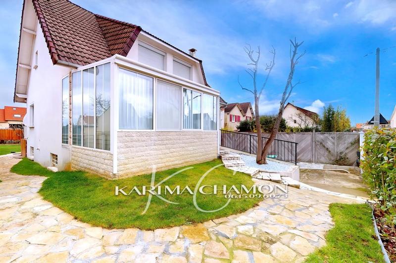 Pavillon - 240 m² - 6 pièces