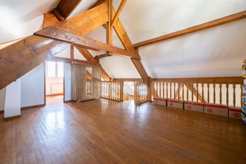 Maison - 208 m² - 6 pièces