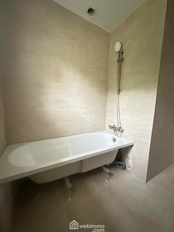 Maison - 140 m² - 8 pièces