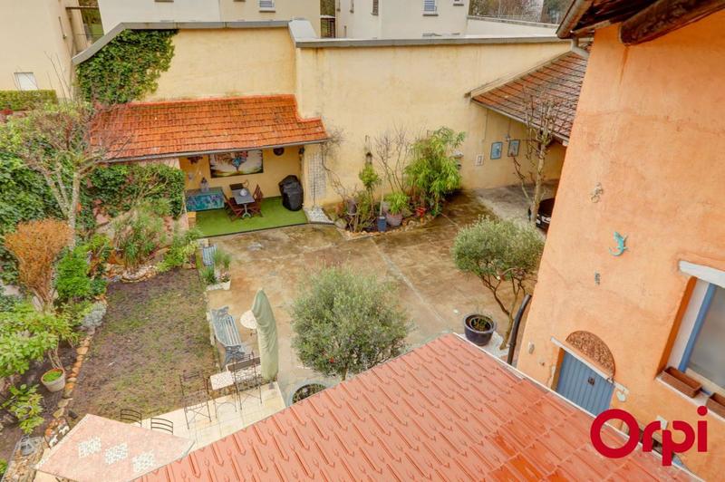 Maison - 214 m² - 5 pièces