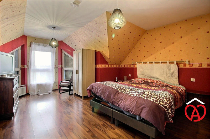 Maison - 216 m² - 7 pièces