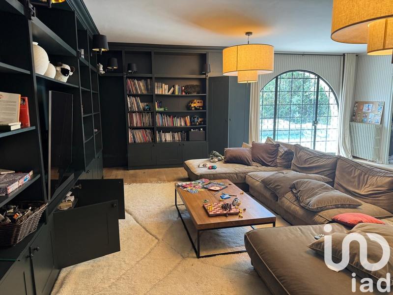 Maison - 400 m² - 8 pièces