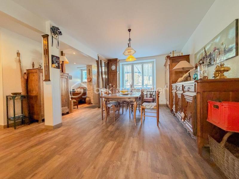 Maison de bourg - 177 m² - 11 pièces