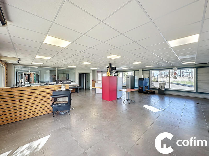 Local d'activités - 1 069 m²