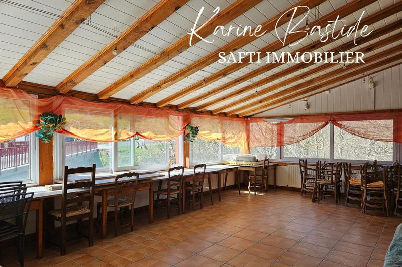 Maison - 245 m² - 8 pièces