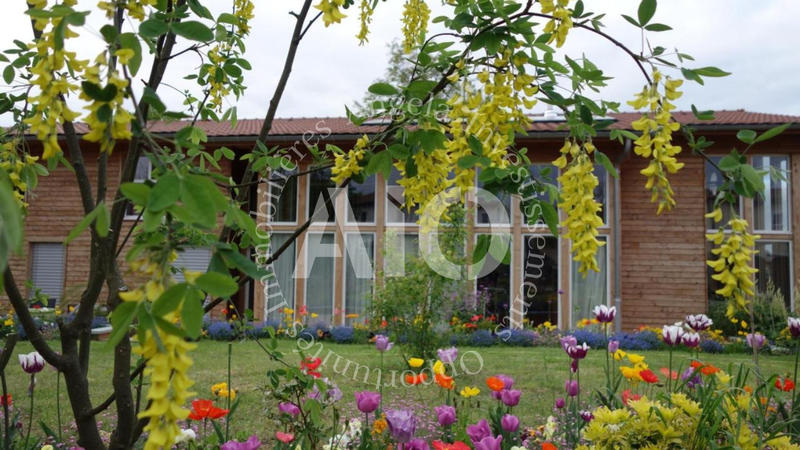 Maison - 360 m² - 10 pièces