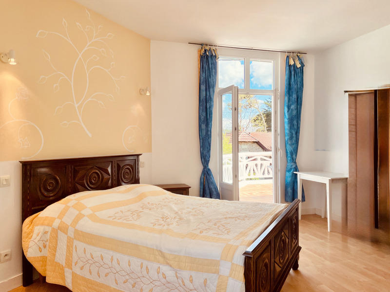 Propriété - 622 m² - 25 pièces