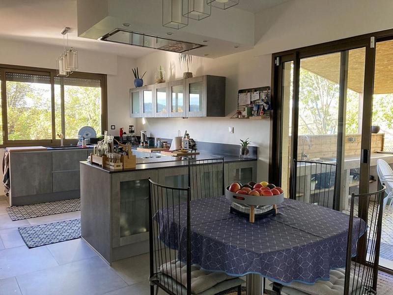 Maison - 255 m² - 9 pièces