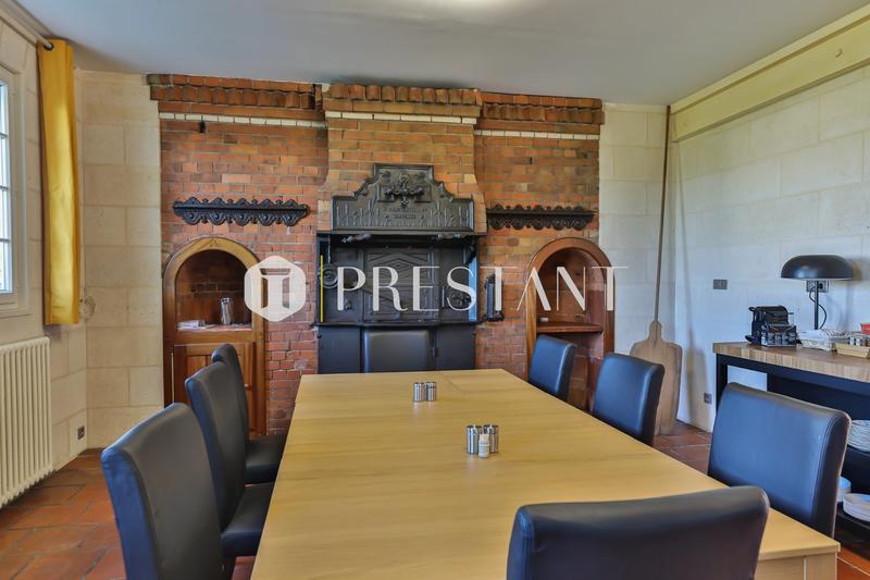 Maison - 240 m² - 9 pièces