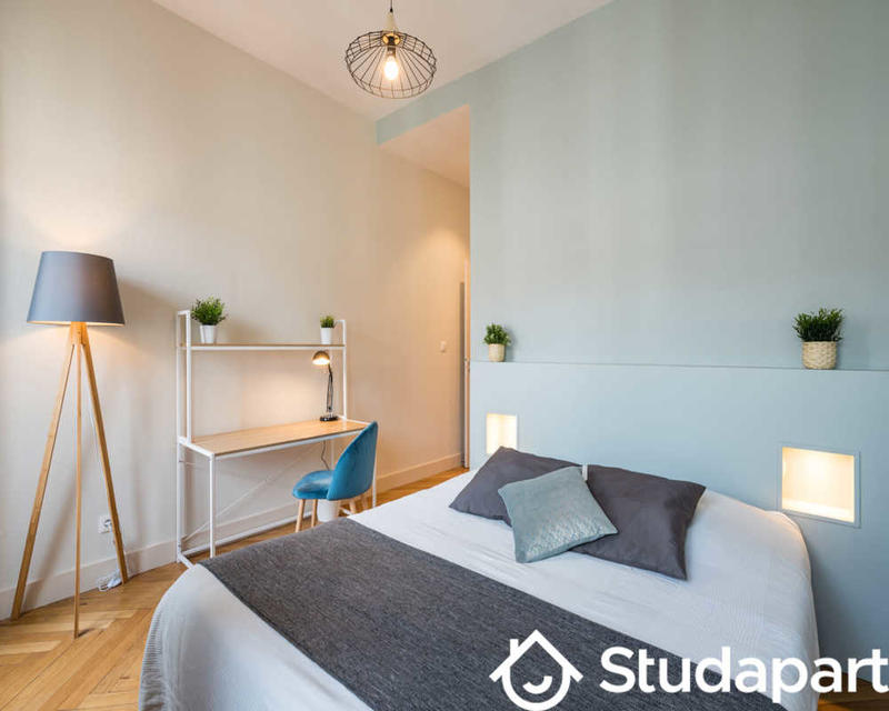 Chambre - 150 m² - 1 pièce