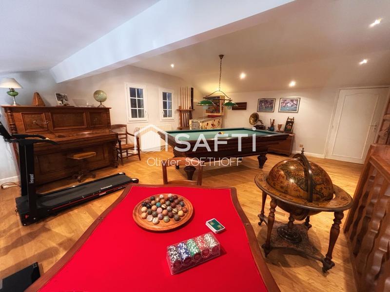 Maison - 220 m² - 8 pièces