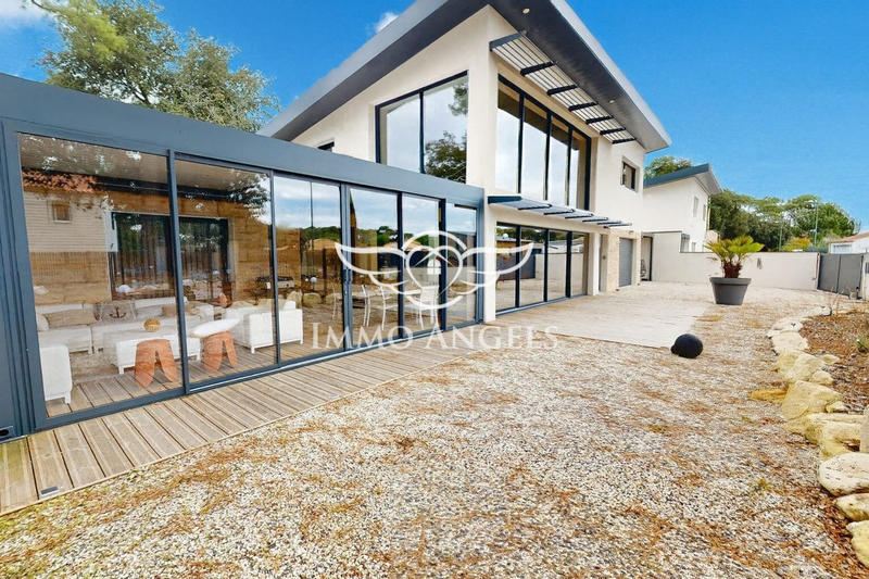 Villa - 207 m² - 5 pièces