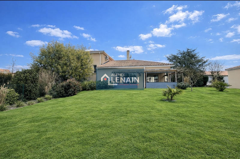 Propriété - 179 m² - 8 pièces