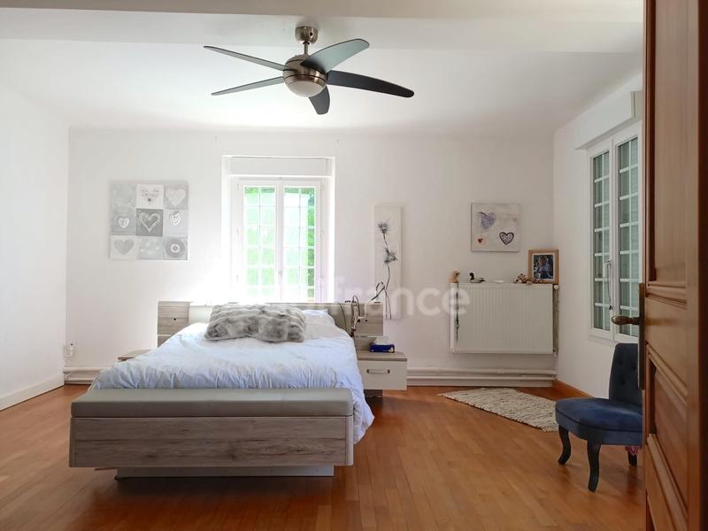 Maison - 220 m² - 7 pièces