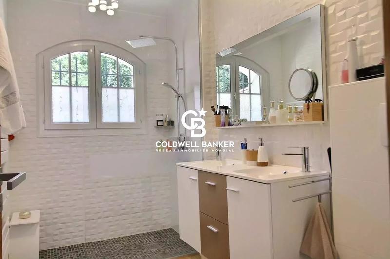 Maison - 200 m² - 6 pièces