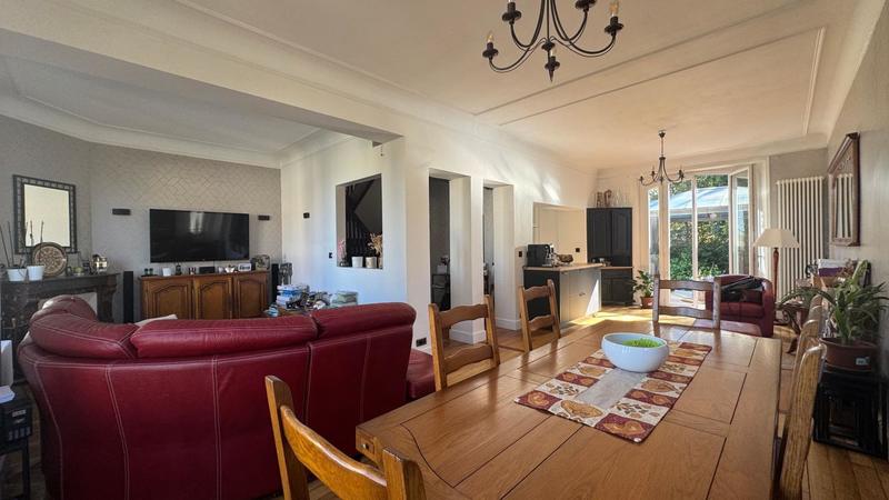 Maison - 203 m² - 6 pièces