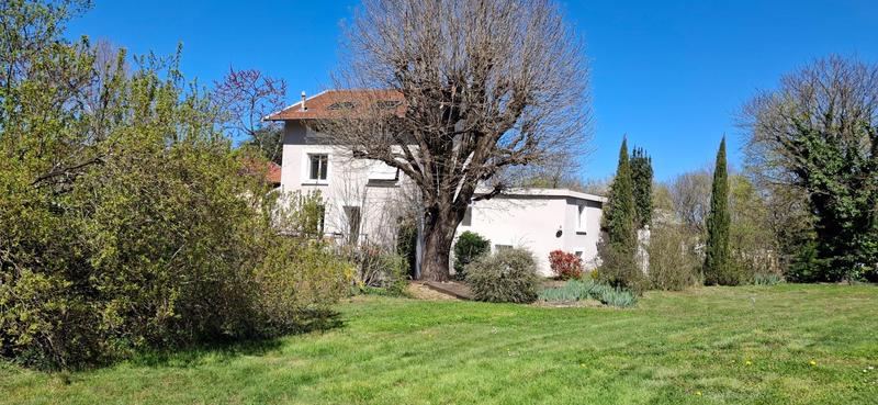 Maison - 230 m² - 6 pièces