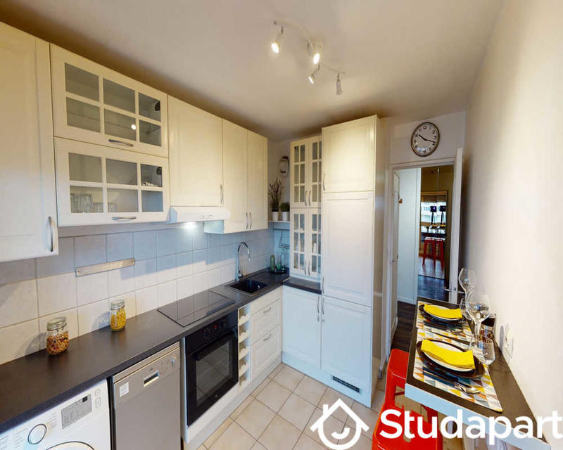 Chambre - 80 m² - 1 pièce