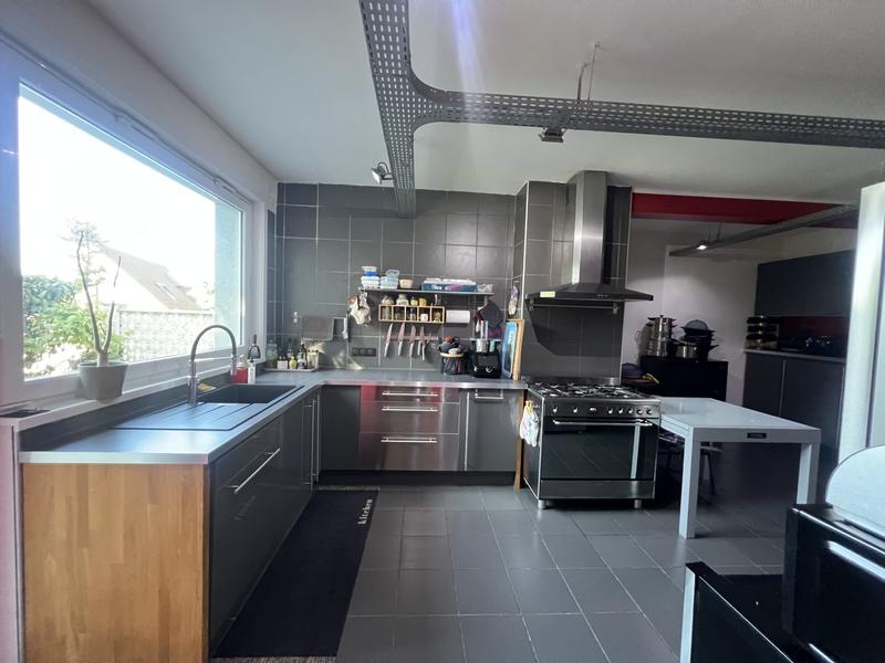 Maison - 250 m² - 6 pièces