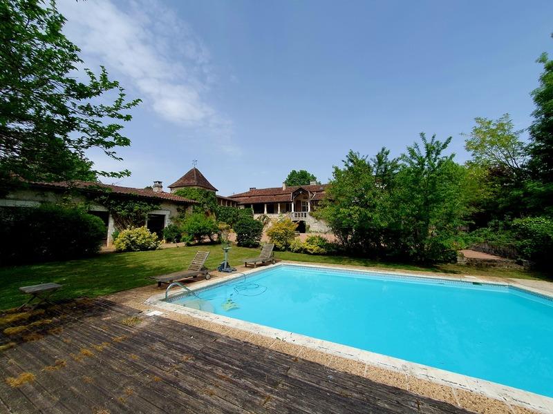 Maison - 500 m² - 16 pièces