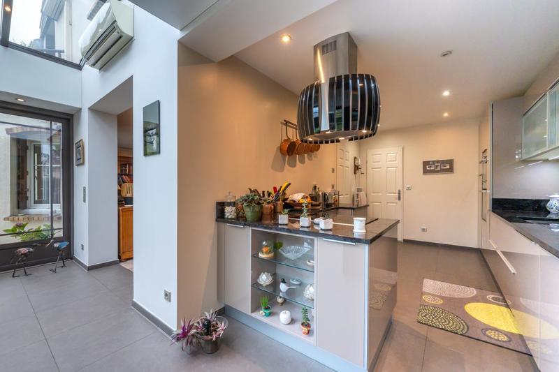 Maison - 200 m² - 9 pièces