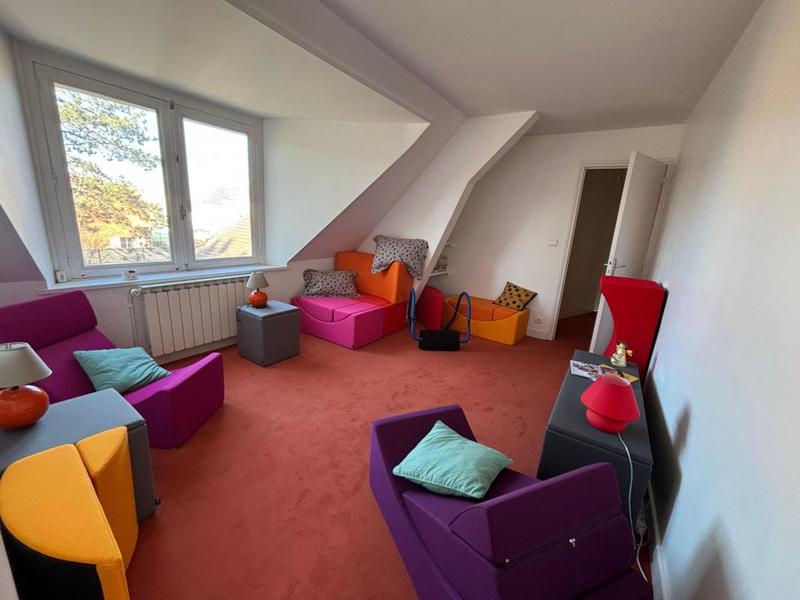 Maison - 241 m² - 6 pièces