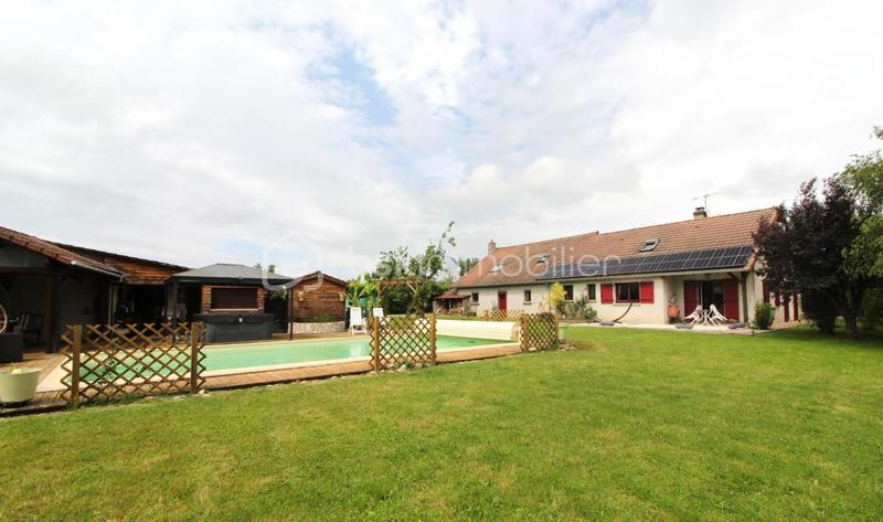 Propriété - 200 m² - 8 pièces