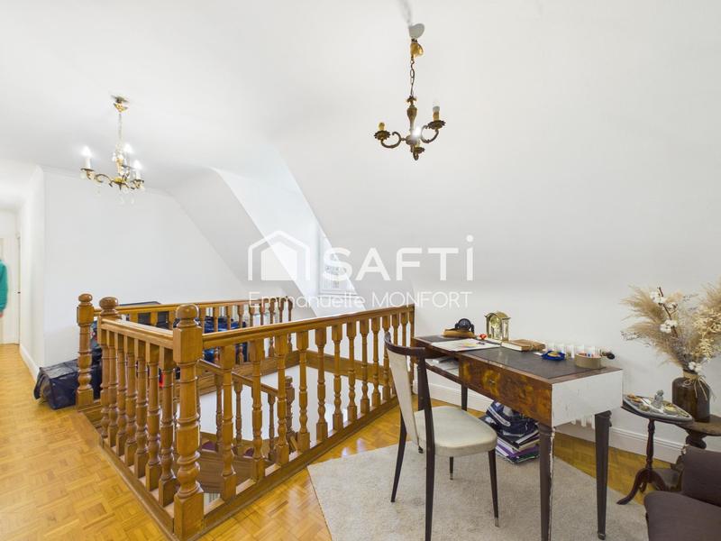 Maison - 250 m² - 11 pièces