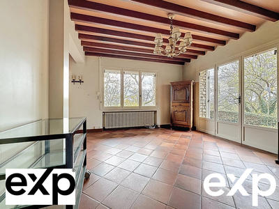 Maison - 302 m² - 12 pièces