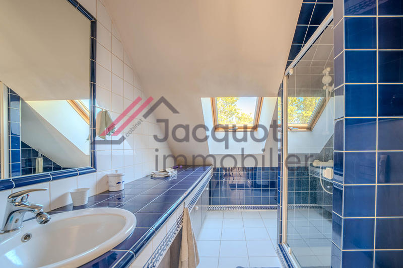 Maison - 192 m² - 6 pièces