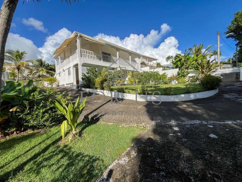 Villa - 200 m² - 10 pièces